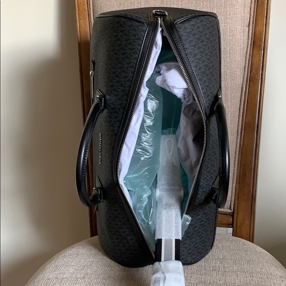 Michael Kors Travel Duffle Black - Picture 5 of 8